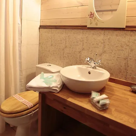 Efharis Filoxenon Apartment Feneos