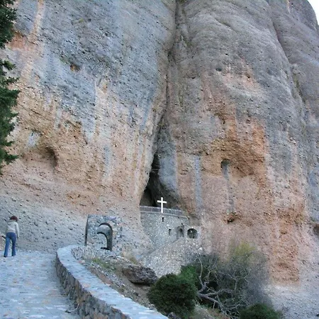 Efharis Filoxenon Daire Feneos