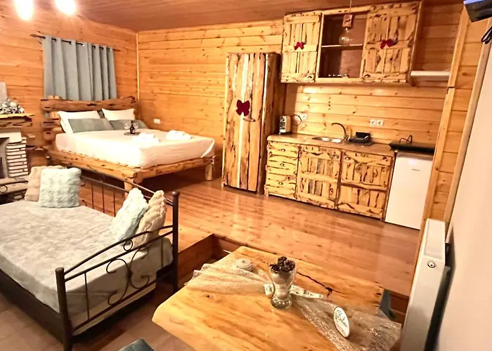 Efharis Filoxenon Apartman Feneósz